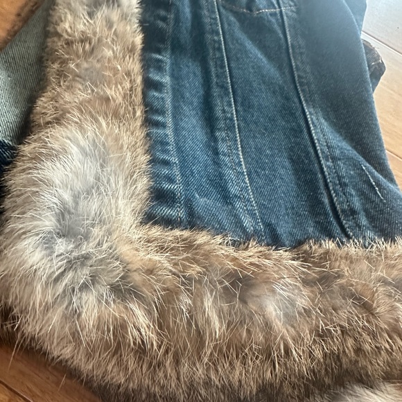 Ladies Jean and fur vest. Size large - Picture 5 of 5